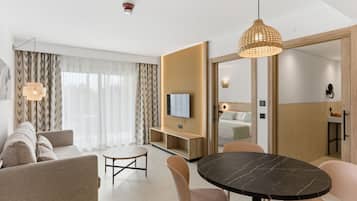 Appartement, 1 slaapkamer, toegankelijk voor rolstoelgebruikers, balkon (new 2026) | Woonruimte | Een 25-inch flatscreentelevisie met satellietzenders en televisie