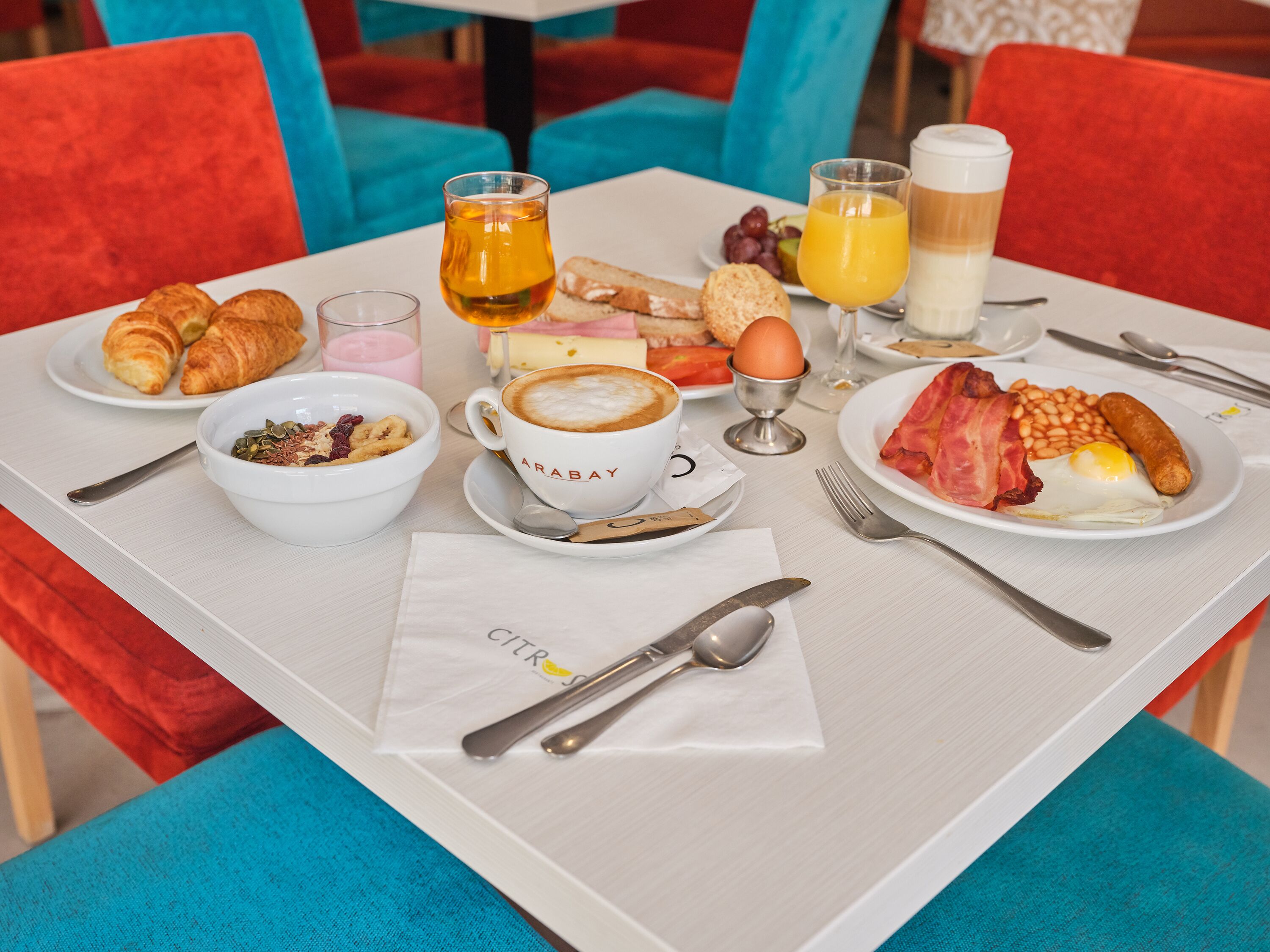 Café da manhã (EUR 9 por pessoa)