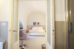Standard Double Room | Premium bedding, down comforters, pillowtop beds, minibar - Le Tre Sorelle (Bari)