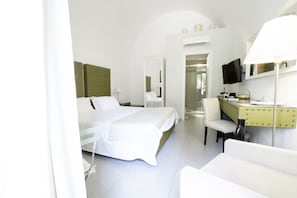 Traditional Double Room | Premium bedding, down comforters, pillowtop beds, minibar - Le Tre Sorelle (Bari)