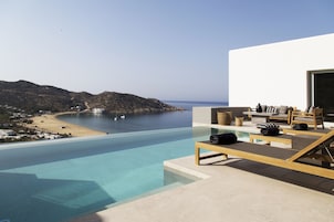 Piscina con borde infinito