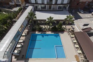 Outdoor pool, pool umbrellas, sun loungers