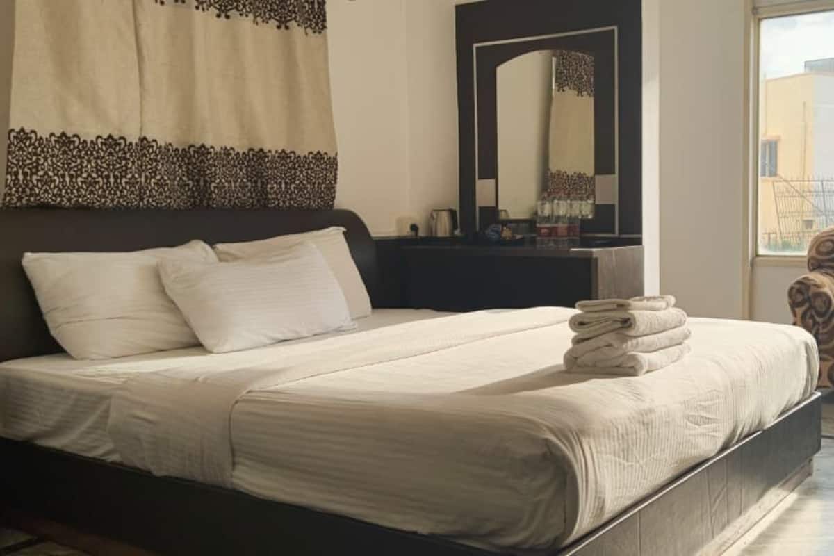 Family Suite | In-room safe, soundproofing, iron/ironing board, free WiFi