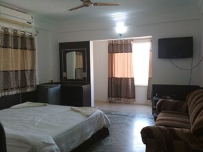 Deluxe Room | In-room safe, soundproofing, iron/ironing board, free WiFi - Sai Pavilion (Puttaparti)