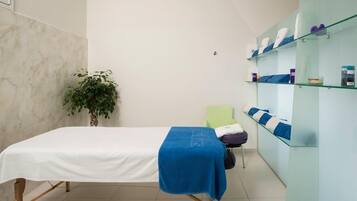 Sauna, steam room, 1 treatment room