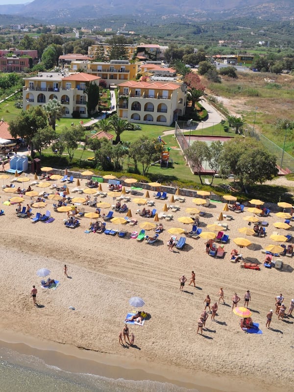 Beach nearby, scuba diving, beach bar