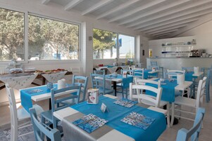 Se ofrece un desayuno continental (10 EUR por persona)