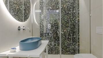 Camera Superior Matrimoniale | Bathroom | Shower, free toiletries, hair dryer, bidet