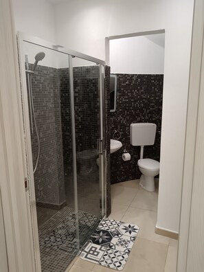 Shower, free toiletries, hair dryer, towels - B&B Cesaranum (Casarano)