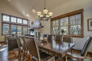 Casa de ciudad Premier, 4 habitaciones, hidromasaje, vista a la montaña (Keystone Sanctuary 248) | Servicio a la habitación