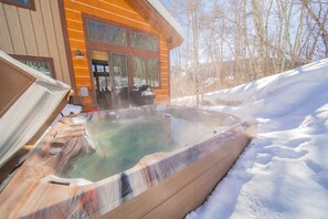 Premier Townhome, 4 Bedrooms, Hot Tub, Mountain View (Keystone Sanctuary 248) | Outdoor spa tub