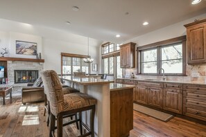 Premier Townhome, 4 Bedrooms, Hot Tub, Mountain View (Keystone Sanctuary 248) | Private kitchen