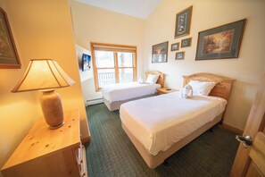 Exclusive Condo, 2 Bedrooms, Balcony, Mountain View (Hidden River Lodge 5979) | 2 bedrooms, individually decorated, individually furnished