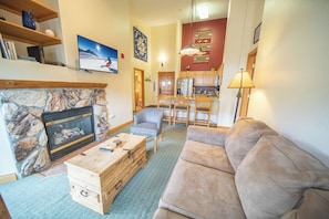 Exclusive Condo, 2 Bedrooms, Balcony, Mountain View (Hidden River Lodge 5979) | Living area - Hidden River Lodge 5979 (Keystone)