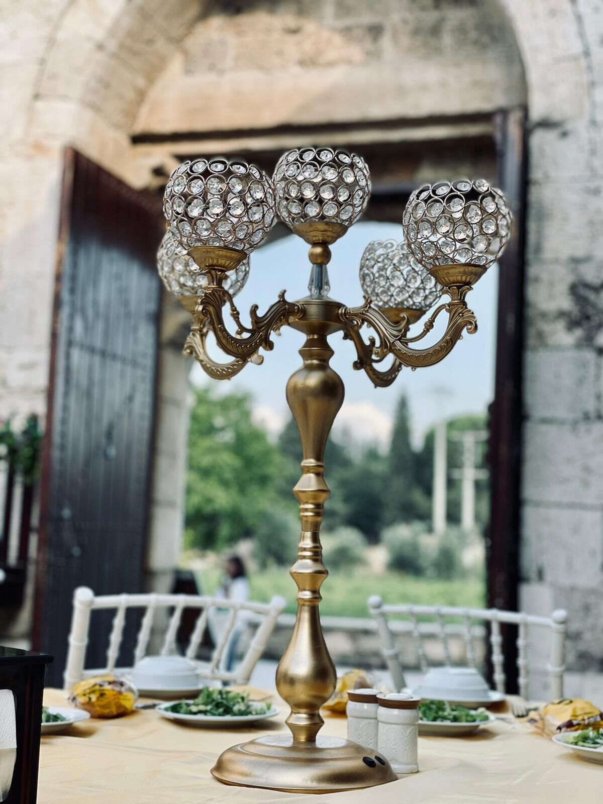 breakfast, lunch and dinner served