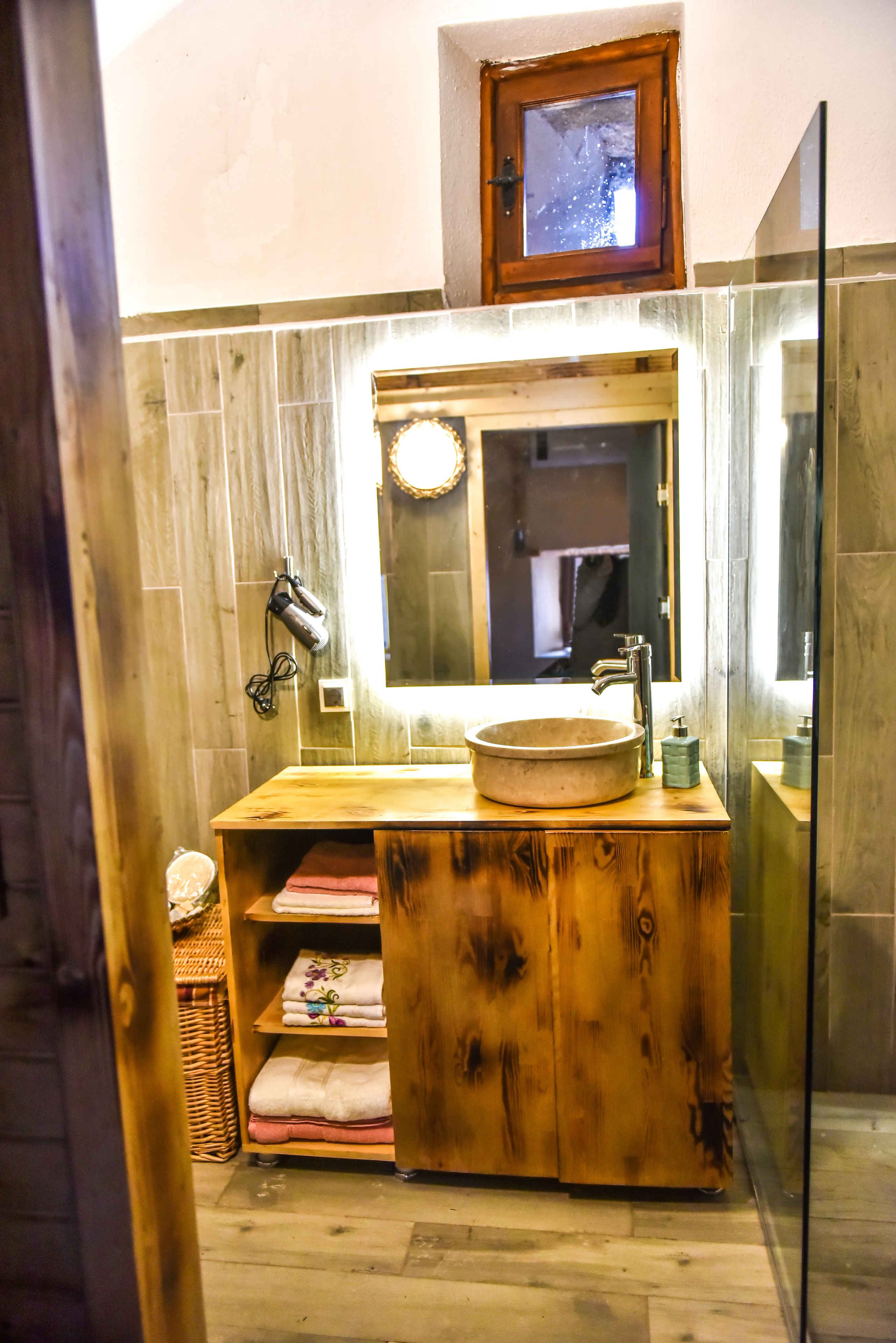 shower, free toiletries, hair dryer, dressing gowns