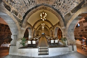 Breakfast, lunch and dinner served - Akhan Kervansaray Hotel - Special Class (Denizli)