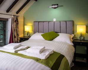 Desk, free WiFi - Oak Tree Inn (Stanley)