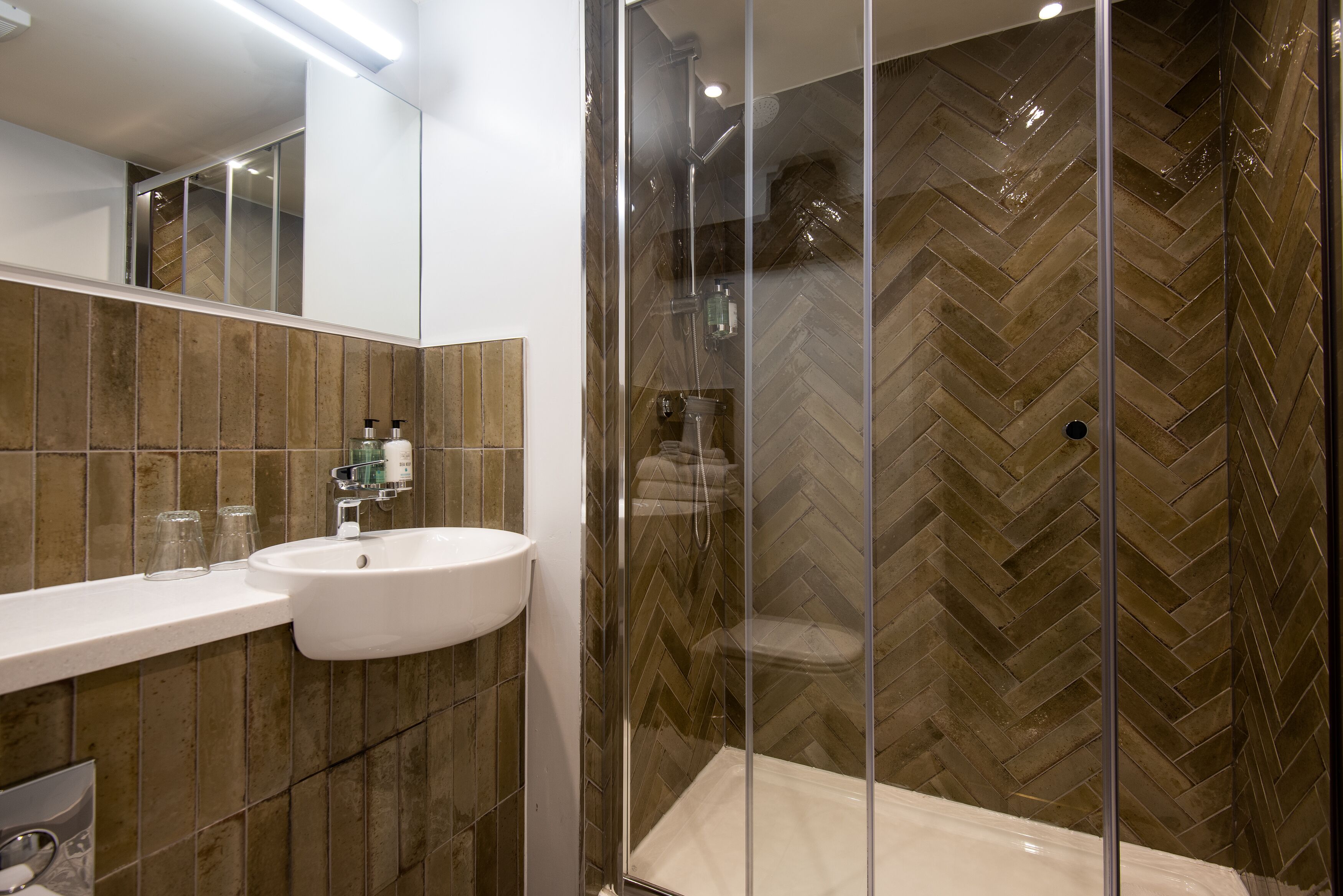 double room | bathroom | shower, free toiletries, hair dryer, towels