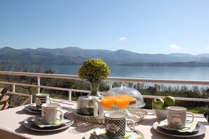 Rumah, 2 kamar tidur, pemandangan laut, menghadap pantai (Aspasia) | Balkon