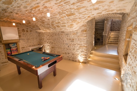 Billiards. Le Relais Des Dames