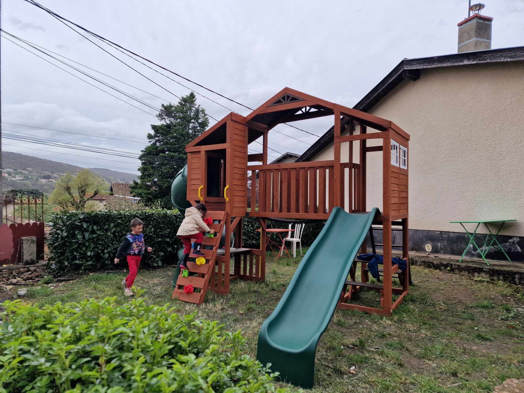 Children's play area - outdoor