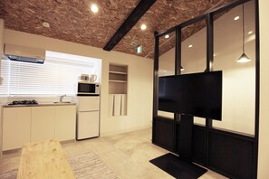 Lemari es dan microwave