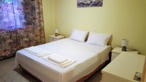 View from room - Spacious house with seaview (Markopoulo Mesogaias)