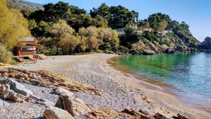 Beach nearby - George Apartments by the Sea and Airport (Markopoulo Mesogaias)