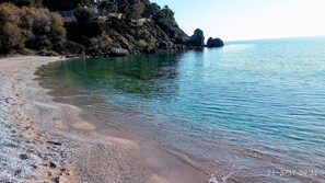 Beach nearby - George Apartments by the Sea and Airport (Markopoulo Mesogaias)