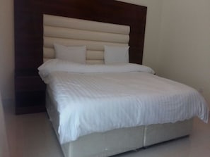 2 bedrooms, in-room safe, iron/ironing board, free WiFi