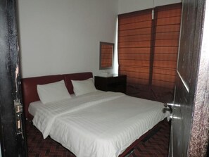 In-room safe, iron/ironing board, free WiFi - Seef Loft (Manama)