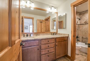Appart'hôtel Deluxe, 1 chambre, balcon, vue montagne (Montezuma 1771) | Salle de bain