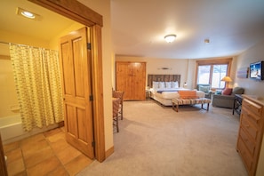 1 bedroom, individually decorated, individually furnished - Springs 8838 (Keystone)