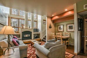 Comfort Townhome, 2 Bedrooms, Balcony, Mountain View (Soda Springs II 1924) | Living area | 42-inch flat-screen TV with cable channels, TV, fireplace - Soda Springs II 1924 (Keystone)