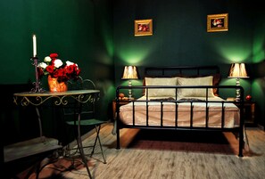 Quarto casal superior | Ferros/tábuas de passar roupa, Wi-Fi de cortesia, roupa de cama