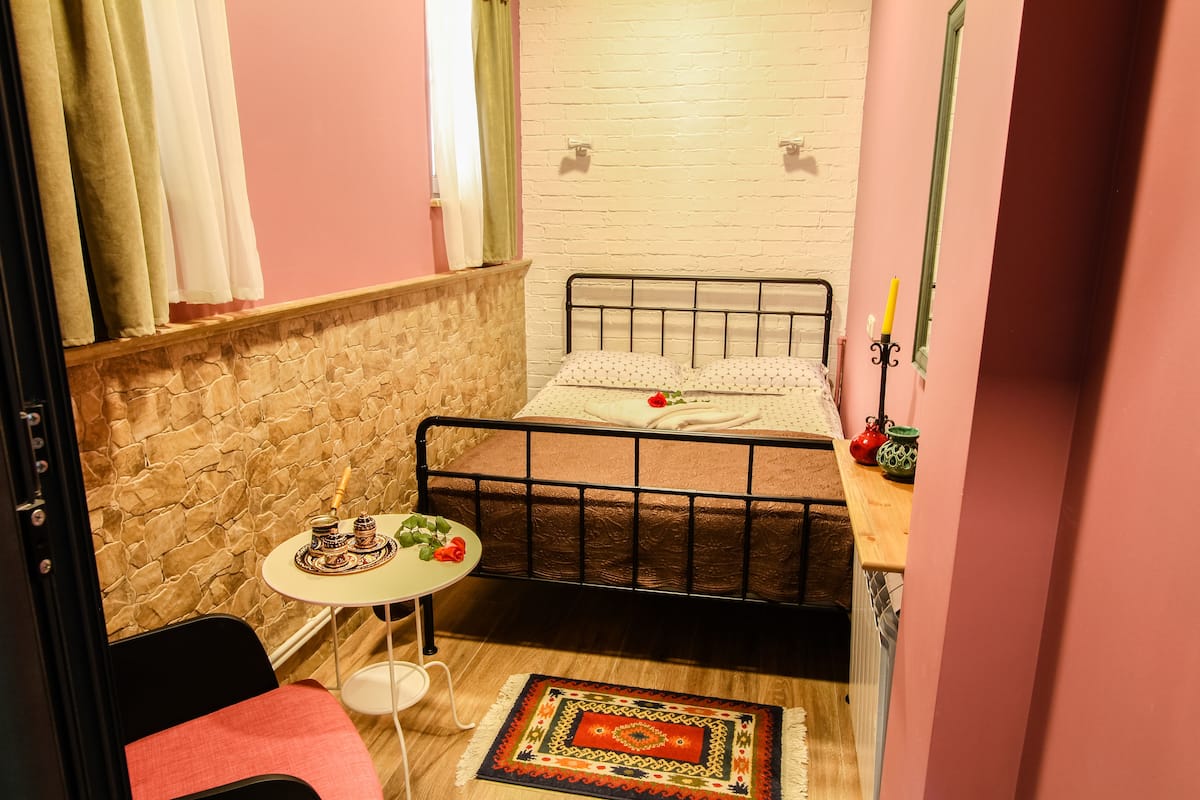 Chambre Double Deluxe | Fer et planche à repasser, Wi-Fi gratuit, draps fournis