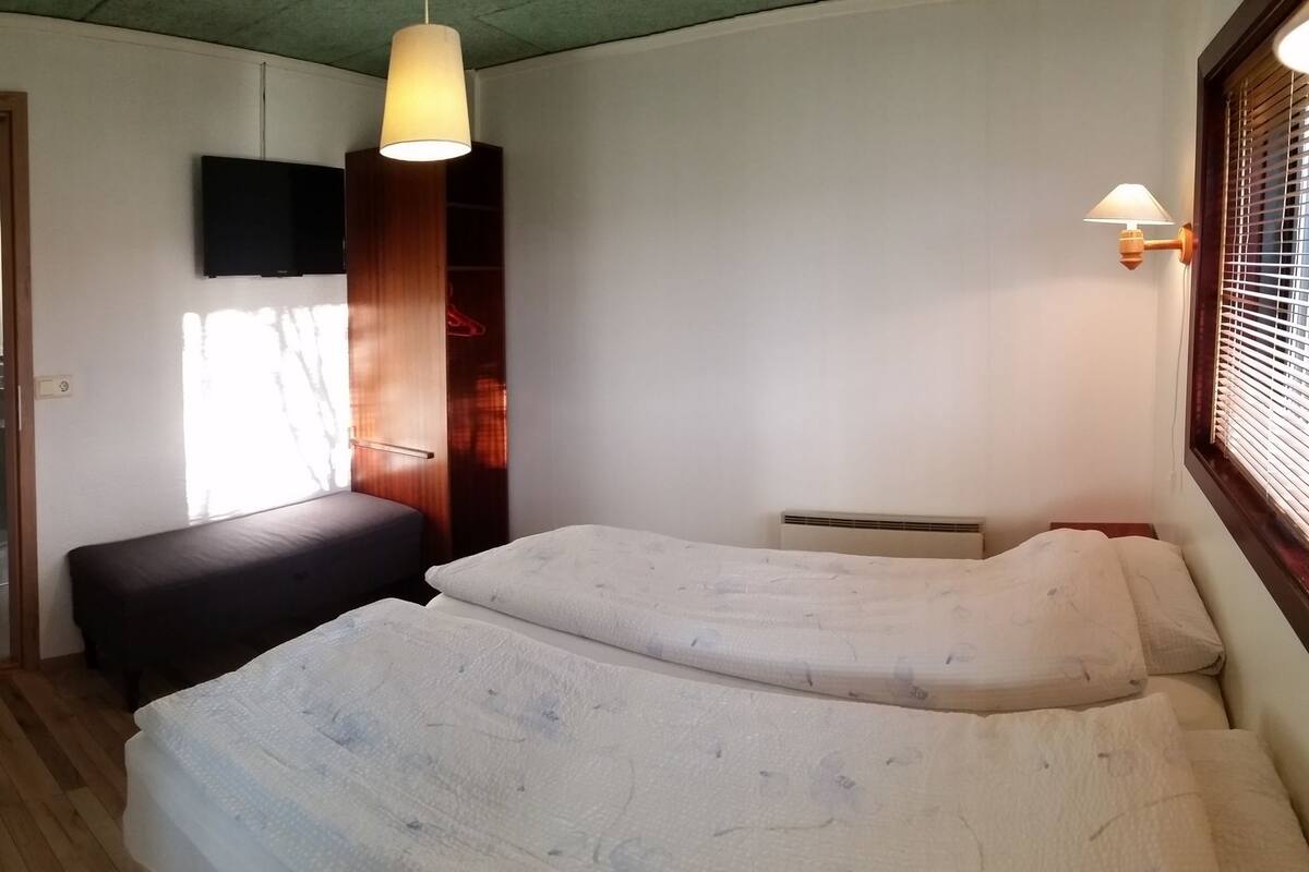 Familienzimmer | Schreibtisch, kostenlose Babybetten, Zustellbetten, kostenloses WLAN