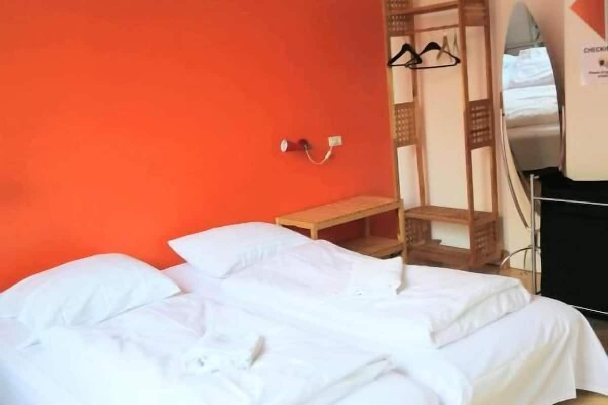 Triple Room | Free WiFi, bed sheets