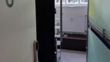 8 Bed Dorm (age from 17-39yo) | Innenbereich