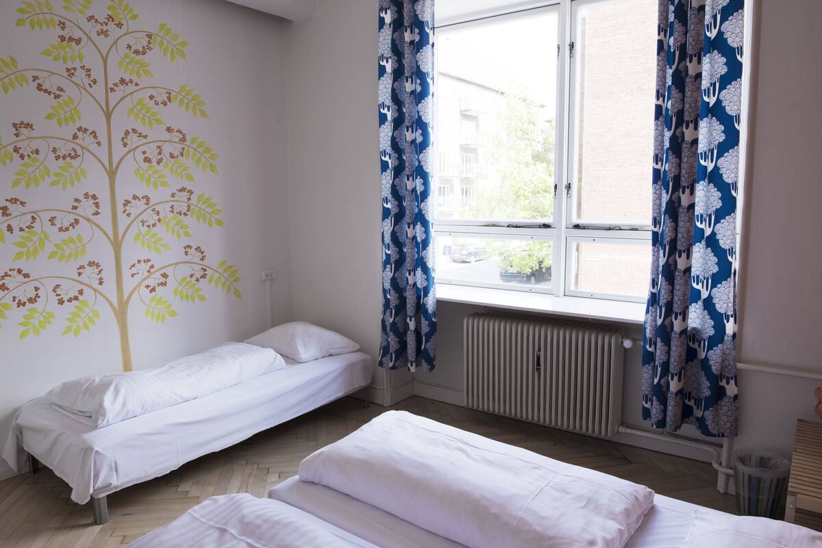 Free WiFi, bed sheets