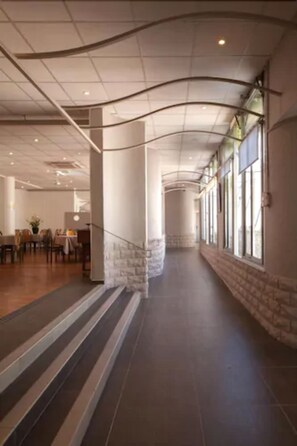 Lunch and dinner served, French cuisine