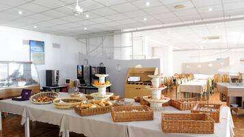 Daily buffet breakfast (EUR 8.50 per person)