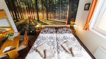 Quadruple Room | Minibar, soundproofing, cribs/infant beds, free WiFi