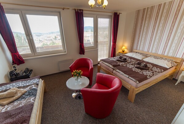 Triple Room | Minibar, soundproofing, cribs/infant beds, free WiFi