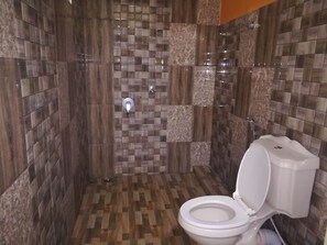 Shower, free toiletries, hair dryer, slippers - Sigiri La Veranda Lodge (Sigiriya)