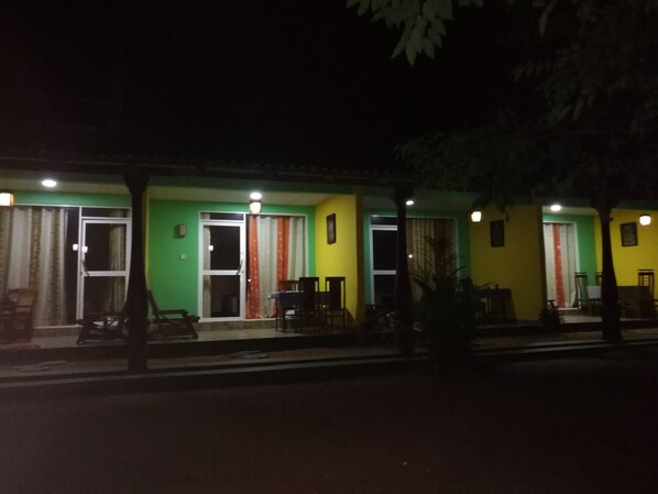 Front of property - evening/night - Sigiri La Veranda Lodge (Sigiriya)