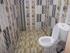 Shower, free toiletries, hair dryer, slippers - Sigiri La Veranda Lodge (Sigiriya)