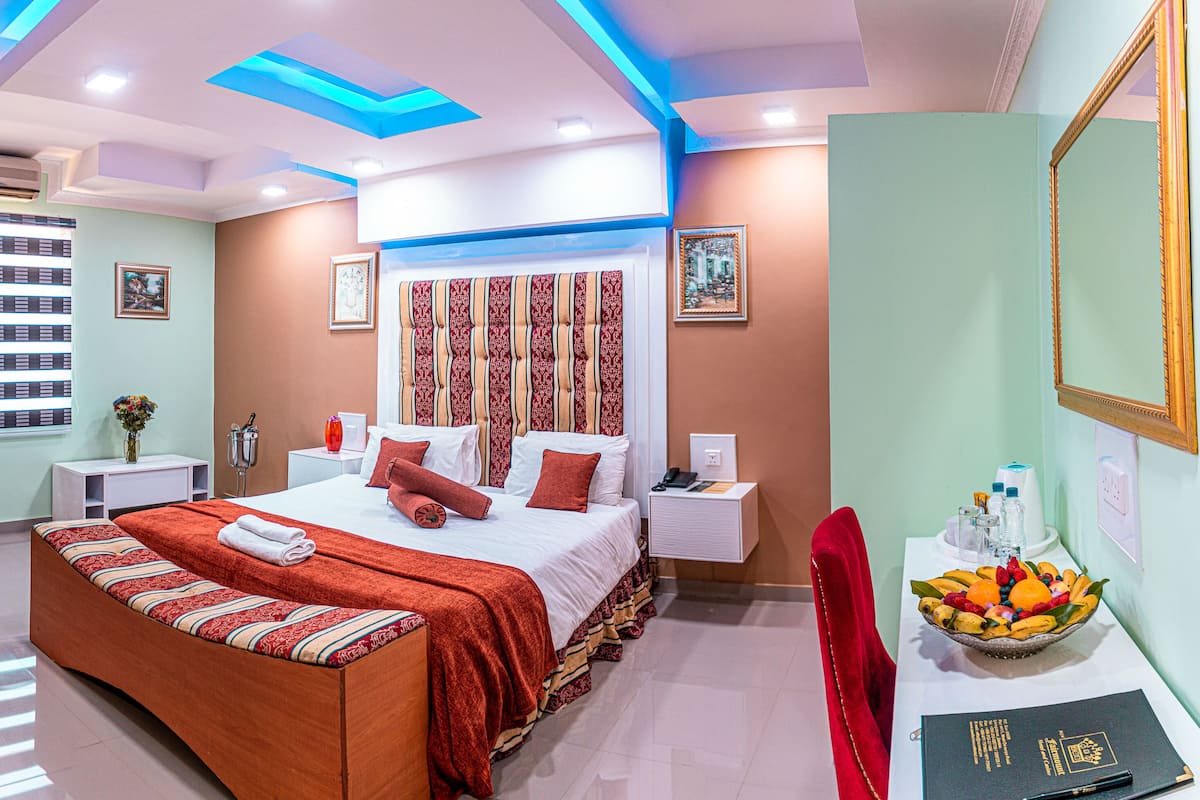 Family Suite, 2 Bedrooms, Garden View | Frette Italian sheets, premium bedding, in-room safe, desk