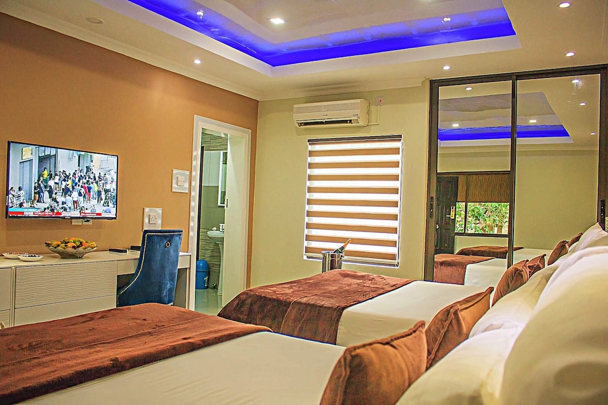 Executive Twin Room, Garden View | Frette Italian sheets, premium bedding, in-room safe, desk